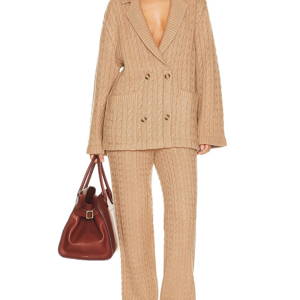 HELSA
Nalini Cable Cardigan Cinnamon size small Cable Knit Beige Cardigan/pants